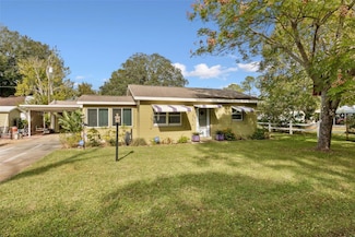 110 Shaffer Ave, Crescent City, FL 32112