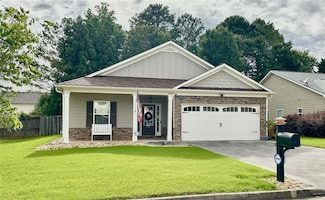 18 Penfield Dr, Cartersville, GA 30120