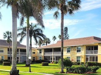 401 Charlemagne Blvd Unit 112, Naples, FL 34112