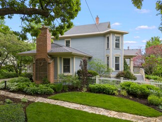 579 Forest Ave, Glen Ellyn, IL 60137