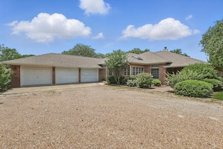 114 Iriquois Dr, Gainesville, TX 76240