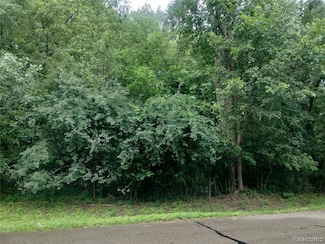 25888 Sierra Dr, Novi, MI 48374