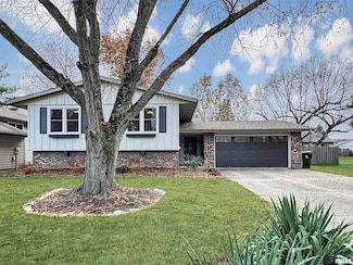 5118 W Greenridge Ct, Peoria, IL 61615