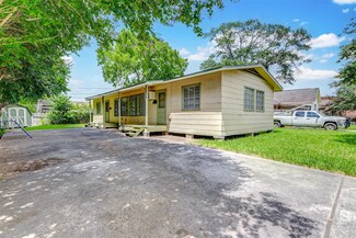 913 Elm Ave, Pasadena, TX 77506