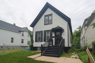 2820 N Palmer St, Milwaukee, WI 53212