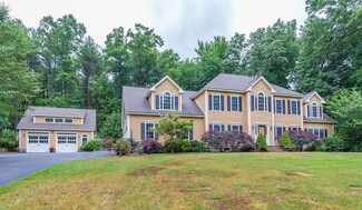 641 Martins Pond Rd, Groton, MA 01450