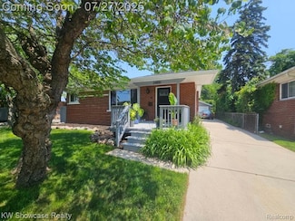 24810 Roanoke Ave, Oak Park, MI 48237
