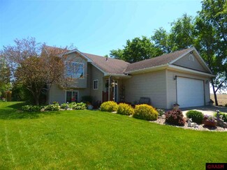 602 602 Palmer Dr, St. Clair, MN 56080