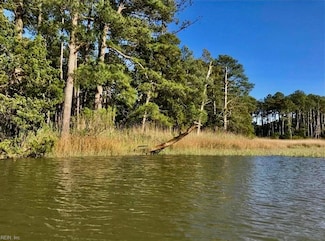 81 Finns Point Ln, Hampton, VA 23669