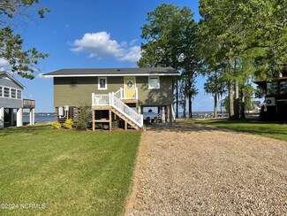 890 E Bayside Dr, Chocowinity, NC 27817