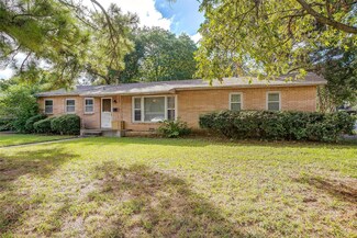 1013 W Lone Star Ave, Cleburne, TX 76033
