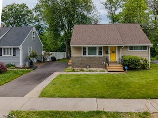 13 Independence Dr, Roselle, NJ 07203