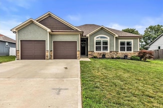 709 Clayton Dr, Odessa, MO 64076