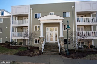 4119 S Four Mile Run Dr Unit 402, Arlington, VA 22204