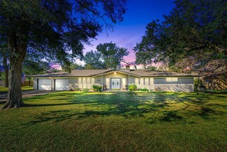 129 Red Bud Ln, Baytown, TX 77520
