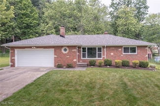 6852 Glenella Dr, Seven Hills, OH 44131