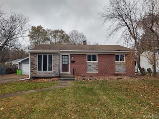 1015 Queen Ct, Milford, MI 48381