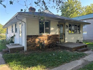 2911 Faraon St, Saint Joseph, MO 64501
