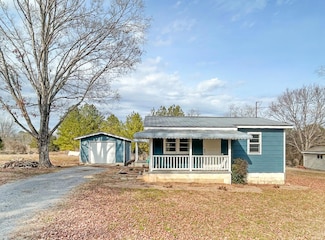 109 Center Dr, Chickamauga, GA 30707