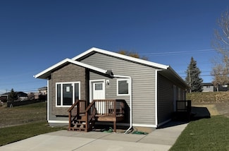 823 Heritage St, Belle Fourche, SD 57717