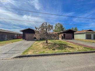 1927 Green Ave, Roseburg, OR 97471