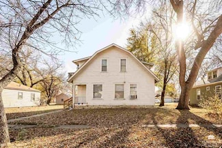 325 W 12th St, Junction City, KS 66441