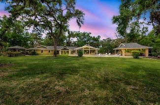 1240 Fox Creek Dr, Sarasota, FL 34240