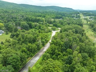 2 Exeter Ln, Hardyston, NJ 07419