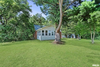 303 E South St, Mulberry Grove, IL 62262