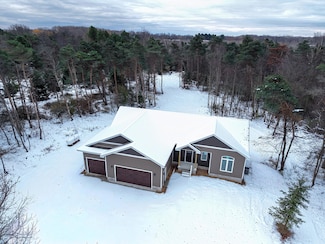 1903 W 1st St, Scottville, MI 49454