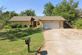 12 E Barnes St, Shawnee, OK 74804