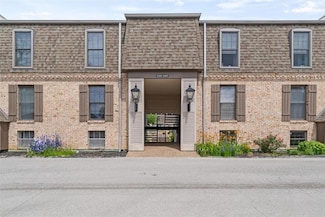 5137 W 75th St, Prairie Village, KS 66208