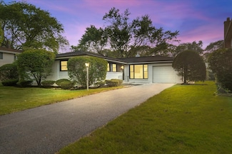 114 S Waverly Place, Mount Prospect, IL 60056