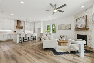 1004 W 10th St, Dallas, TX 75208