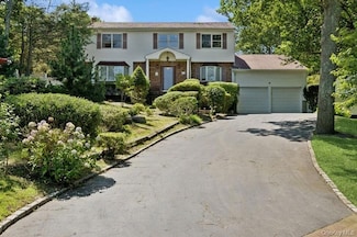 8 Cedar Place, Kings Park, NY 11754