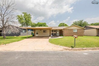1012 W Louisa Ave, Iowa Park, TX 76367
