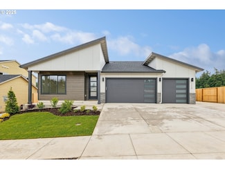 773 Riley Dr NE, Silverton, OR 97381