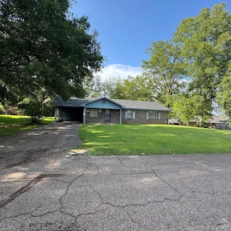 101 E Seamans Ave, Calhoun City, MS 38916