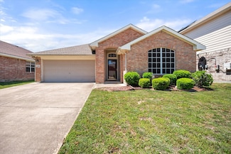 7636 Hollow Forest Dr, Fort Worth, TX 76123