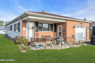 8 Tijuana Ct, Toms River, NJ 08757