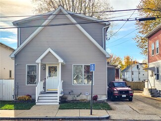 77 Simmons St, Providence, RI 02909