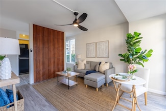 445 Kaiolu St Unit 604, Honolulu, HI 96815