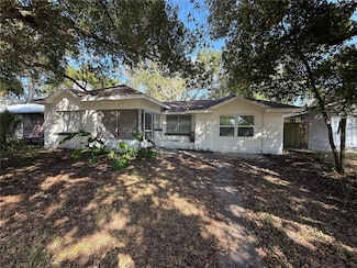 5042 5th St, Zephyrhills, FL 33542