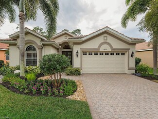 4855 Cerromar Dr, Naples, FL 34112