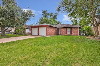 4903 Redfish Reef Dr, Bacliff, TX 77518