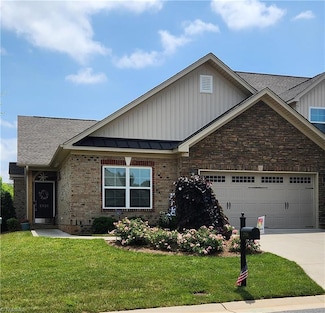 2926 York Place Dr, Walkertown, NC 27051