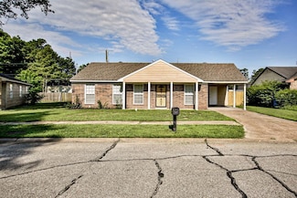 905 Foxwood Cir, West Memphis, AR 72301