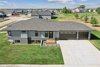 5112 Scenic View Ct SW, Cedar Rapids, IA 52404