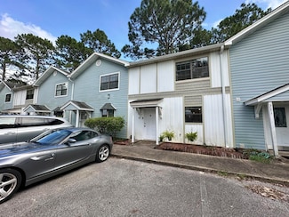 223 Oxford Ct, Mary Esther, FL 32569