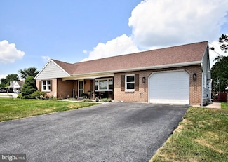 1 Heather Ct, Douglassville, PA 19518